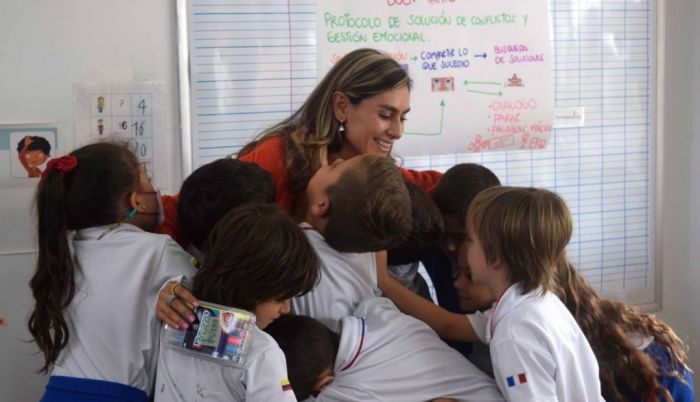 Todos Juntos 1, 2, 3, Por el Buen Trato
