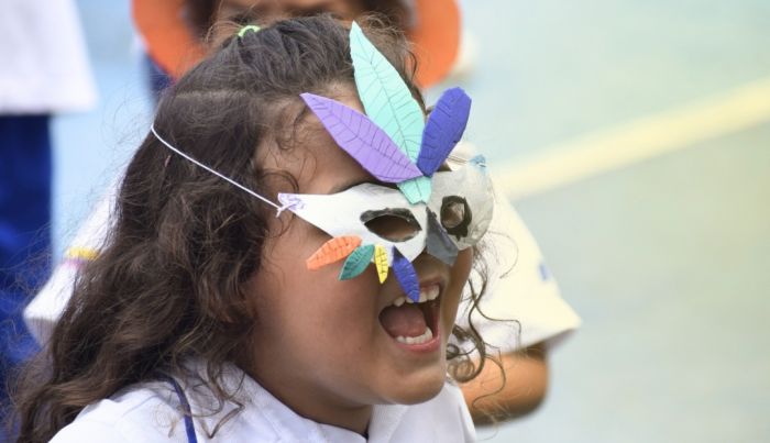 Carnaval de Colores en el día 100 de clases 