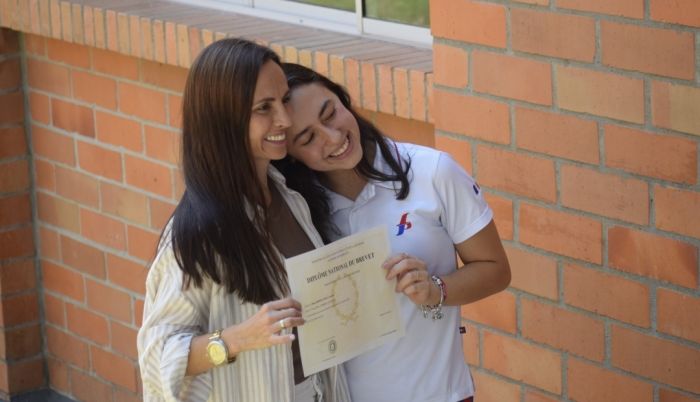 Entrega de diplomas DNB sesión 2022 -2023