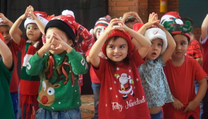 ¡Preescolar y Primaria Celebran la Navidad!