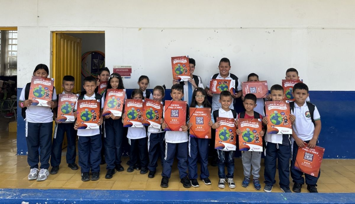 Energía de Pereira entregó 500 kits escolares en escuelas rurales de Pereira y Cartago