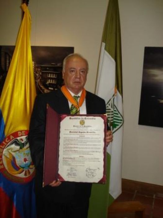 El Ingenio Risaralda recibe la Orden del Senado de la Républica