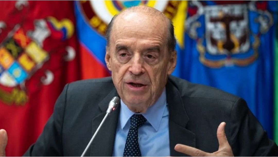 Imagen de Imputado exministro Álvaro Leyva Durán por presuntas irregularidades en contrato de pasaportes