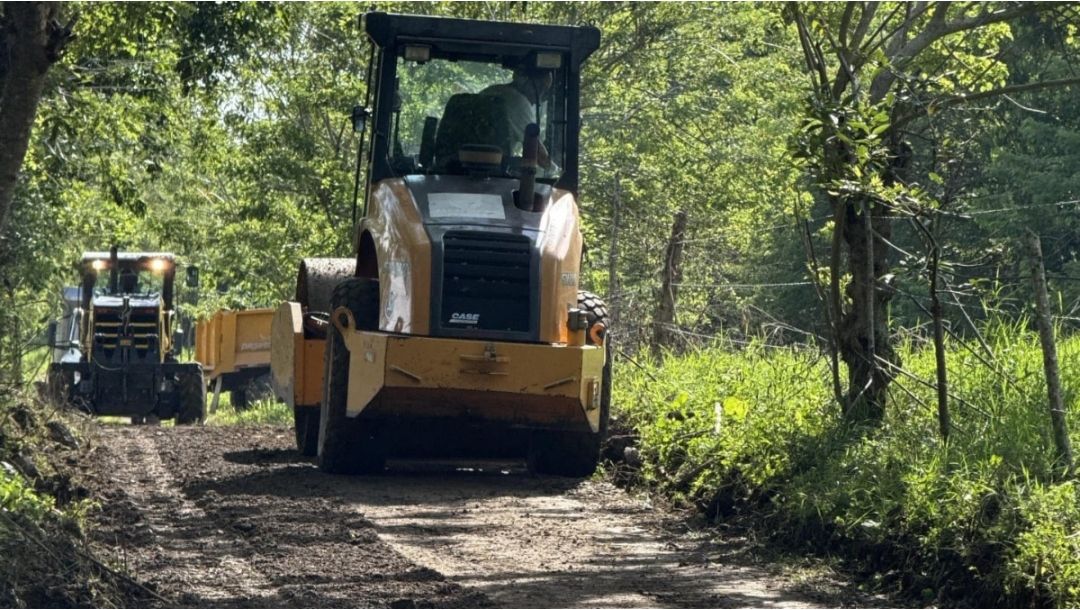Imagen de Avanzan trabajos de mantenimiento vial en zonas rurales de Pereira