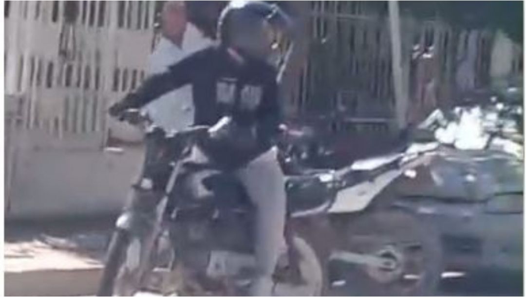 Imagen de Ladrón es capturado en plena huida tras fallar su motocicleta en Santa Marta