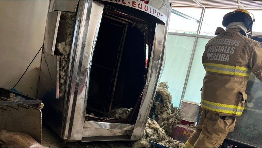 Imagen de Cuerpo Oficial de Bomberos Pereira, atendió explosión en una panadería en el sector del Paseo de la Castellana