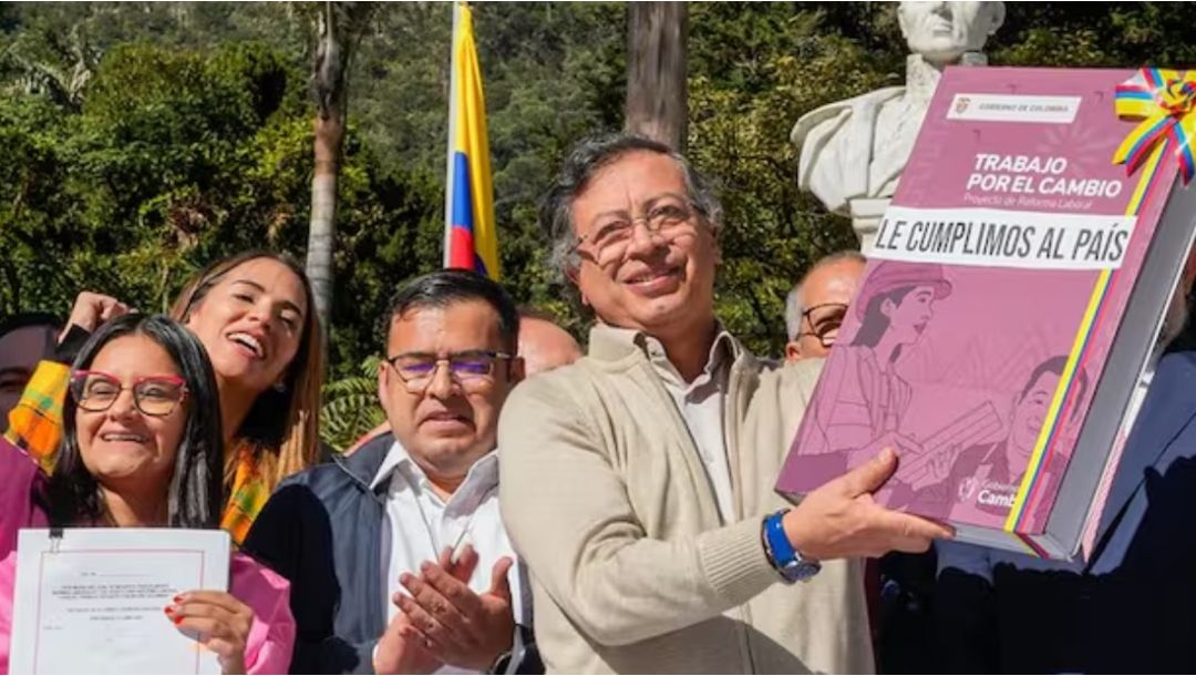 Imagen de Petro sanciona la Reforma Laboral