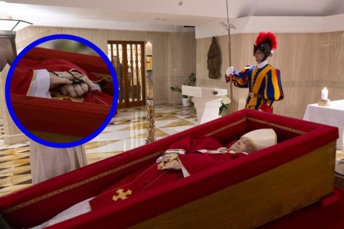 El Vaticano revela las primeras imágenes del féretro del Papa Francisco