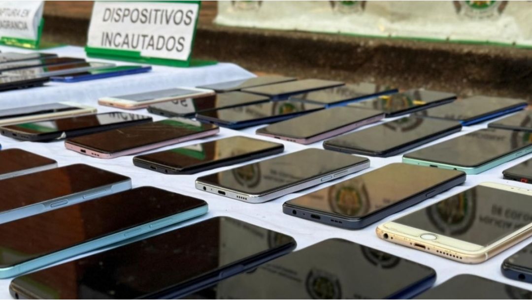 Imagen de Golpe al comercio ilegal: incautan celulares robados y accesorios falsificados