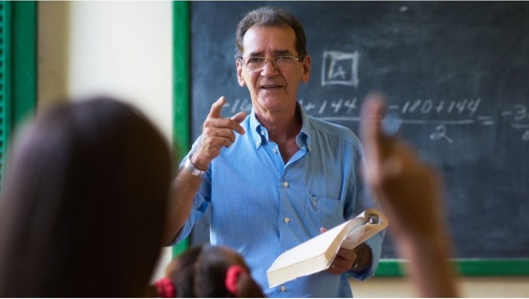 Imagen de Docentes colombianos logran aumento salarial tras diálogo con el Gobierno