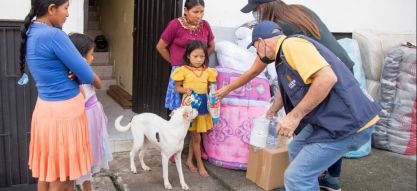 Familias damnificadas por deslizamiento en la avenida del Río y La Esneda recibieron dotación de enseres para sus viviendas